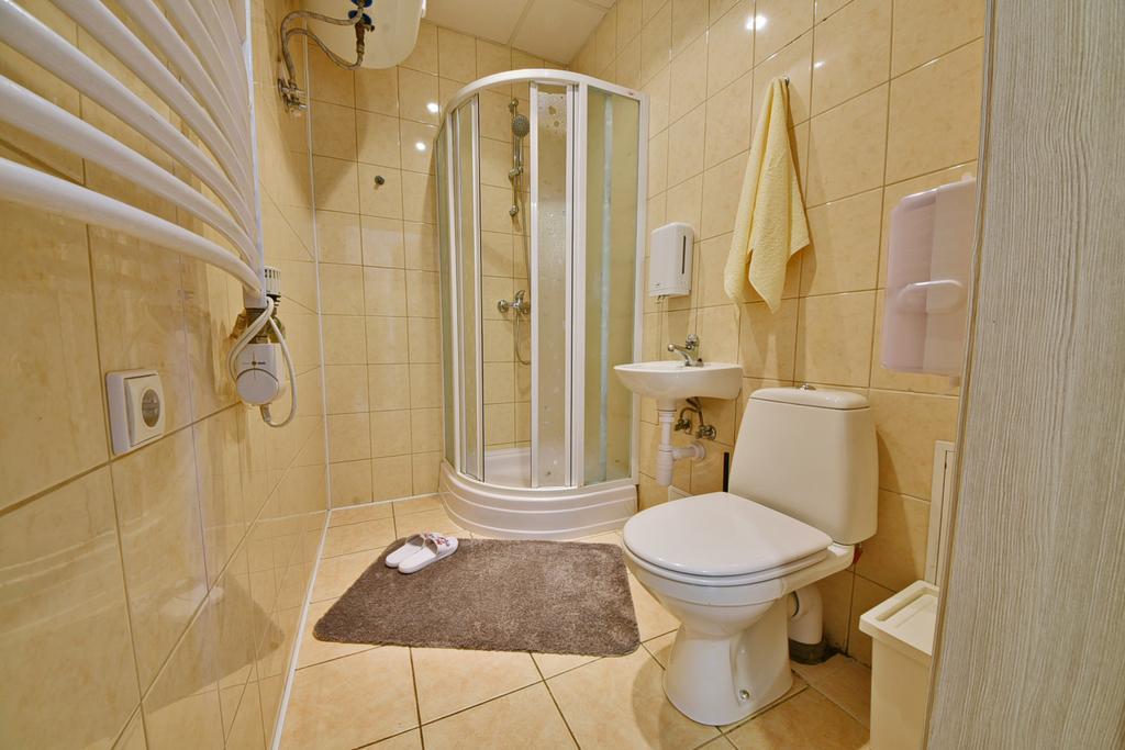 Laisves Avenue Hostel "Easy Kaunas" ภายนอก รูปภาพ