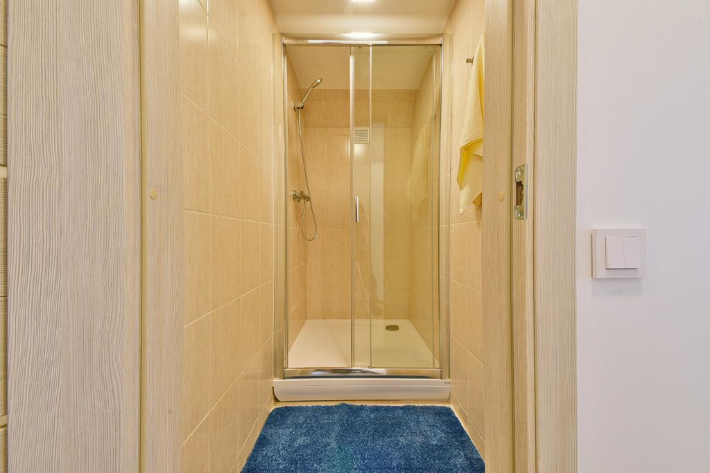 Laisves Avenue Hostel "Easy Kaunas" ภายนอก รูปภาพ